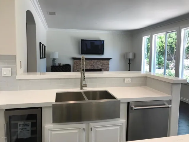 Breakfast bar