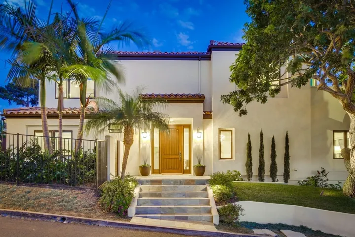 2104 Edinburg Avenue, Cardiff By The Sea, California 92007