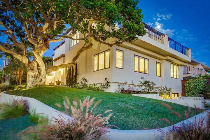 2104 Edinburg Avenue, Cardiff By The Sea, California 92007