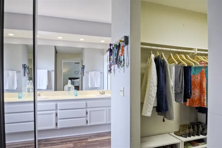 2439 Summerhill Drive, Encinitas, California 92024