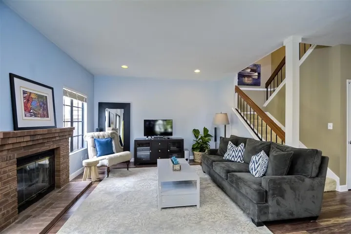 2439 Summerhill Drive, Encinitas, California 92024