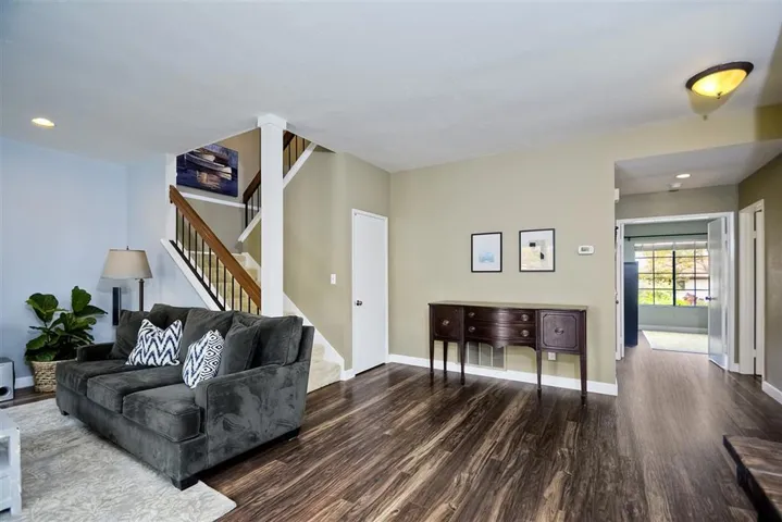 2439 Summerhill Drive, Encinitas, California 92024