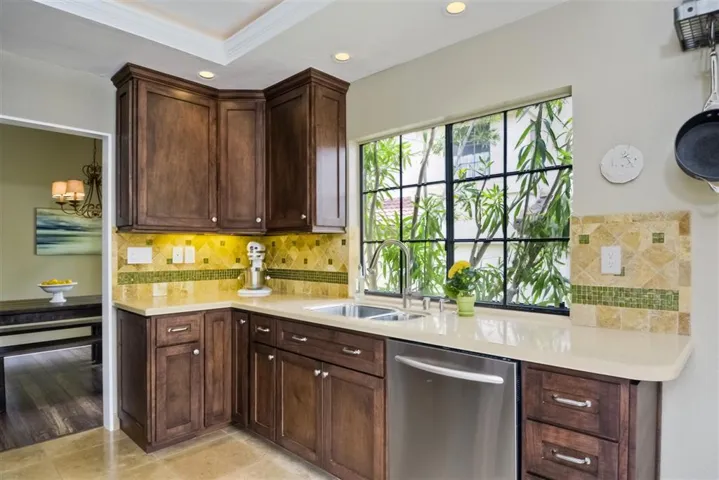 2439 Summerhill Drive, Encinitas, California 92024
