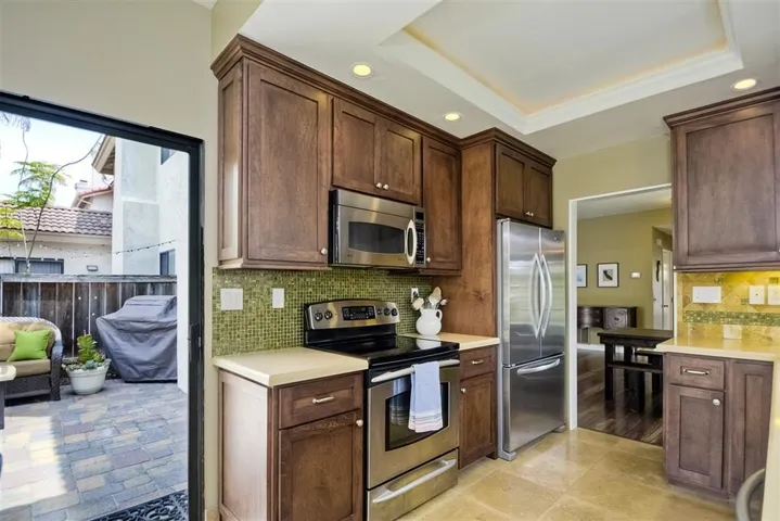 2439 Summerhill Drive, Encinitas, California 92024