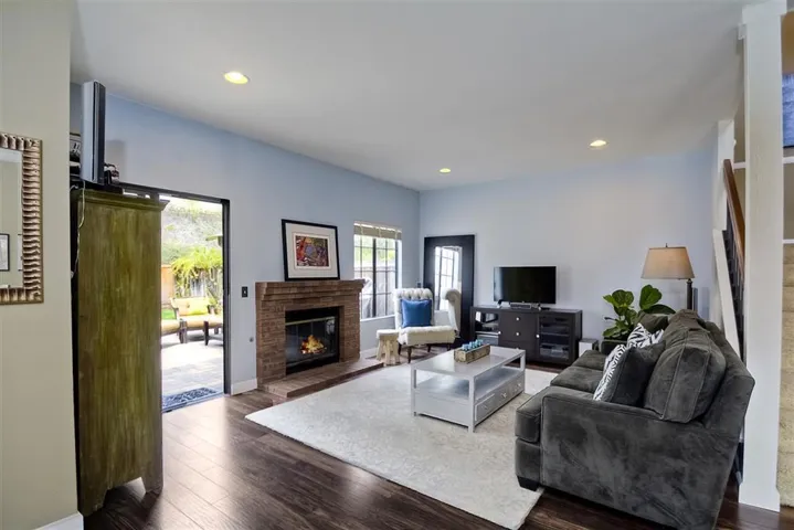2439 Summerhill Drive, Encinitas, California 92024