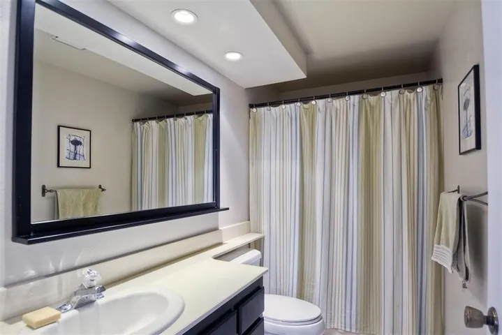 2439 Summerhill Drive, Encinitas, California 92024