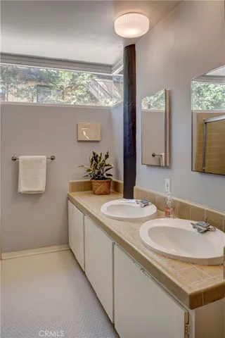 468 Old Toll Road, Lake Arrowhead, California 92352