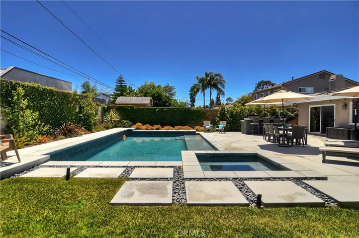 2612 Redlands Drive, Costa Mesa, California 92627