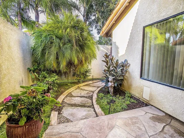 Master Bedroom Private Enclosed Courtyard