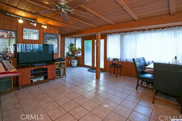423 N Brand Boulevard, San Fernando, California 91340