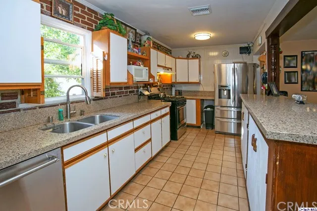 423 N Brand Boulevard, San Fernando, California 91340