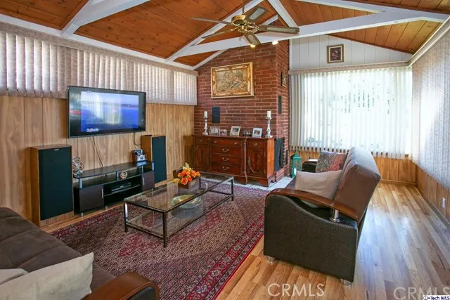 423 N Brand Boulevard, San Fernando, California 91340