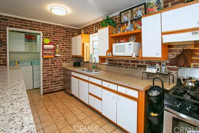 423 N Brand Boulevard, San Fernando, California 91340