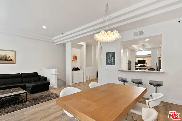 11847 Laurelwood Drive 105, Studio City, California 91604