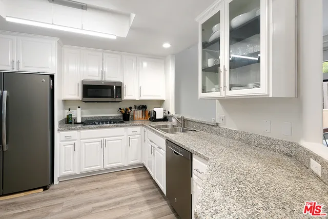 11847 Laurelwood Drive 105, Studio City, California 91604
