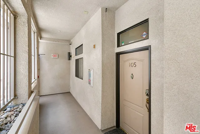 11847 Laurelwood Drive 105, Studio City, California 91604