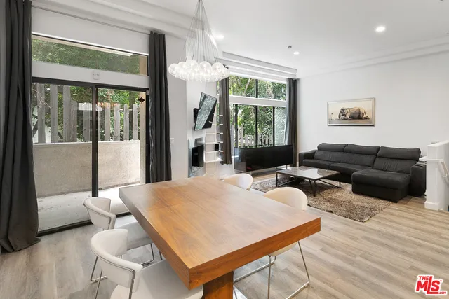 11847 Laurelwood Drive 105, Studio City, California 91604