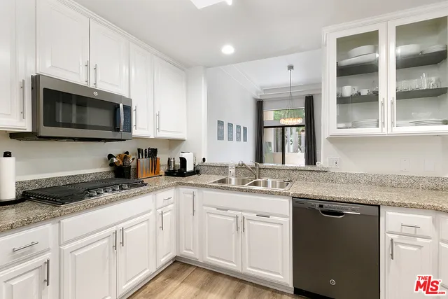 11847 Laurelwood Drive 105, Studio City, California 91604