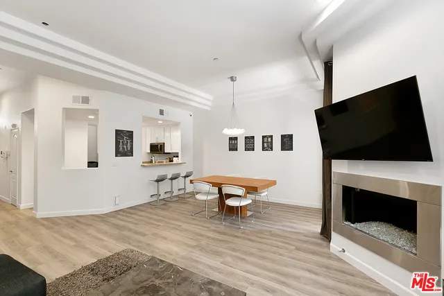 11847 Laurelwood Drive 105, Studio City, California 91604