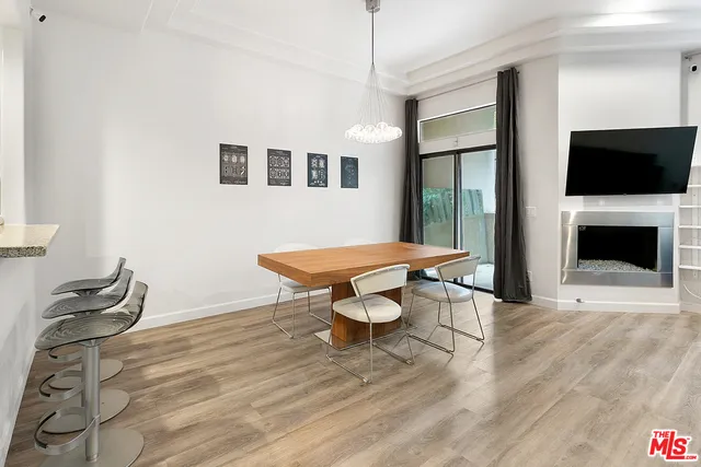 11847 Laurelwood Drive 105, Studio City, California 91604