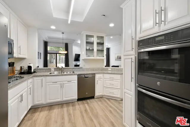 11847 Laurelwood Drive 105, Studio City, California 91604