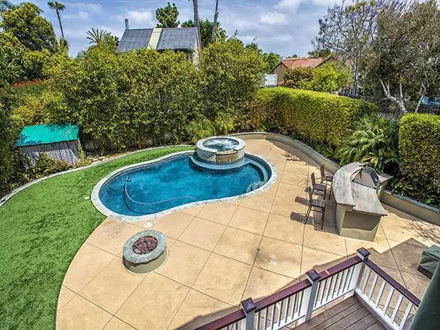 Pool/Spa/Fire Pit/ Built in BBQ/ Patio Decking