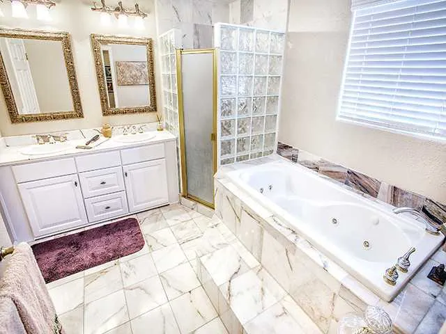 Master Bath/Spa