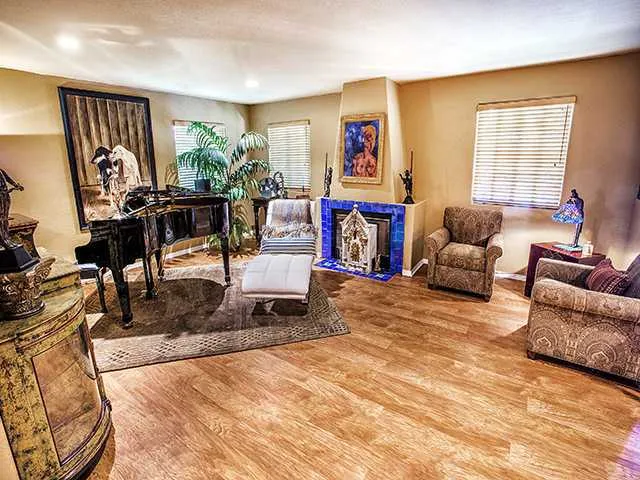 Bonus Room w/ Fireplace