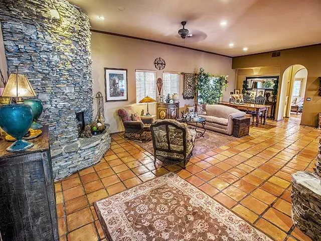 Great Room w/ Fireplace