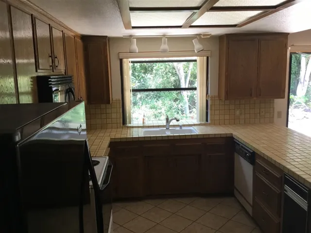 1014 Olly Ct, Vista, California 92083
