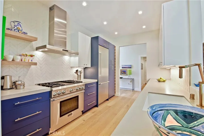 2066 Vista Cajon, Newport Beach, California 92660