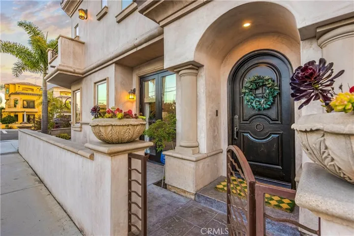 527 15th Street, Huntington Beach, California 92648