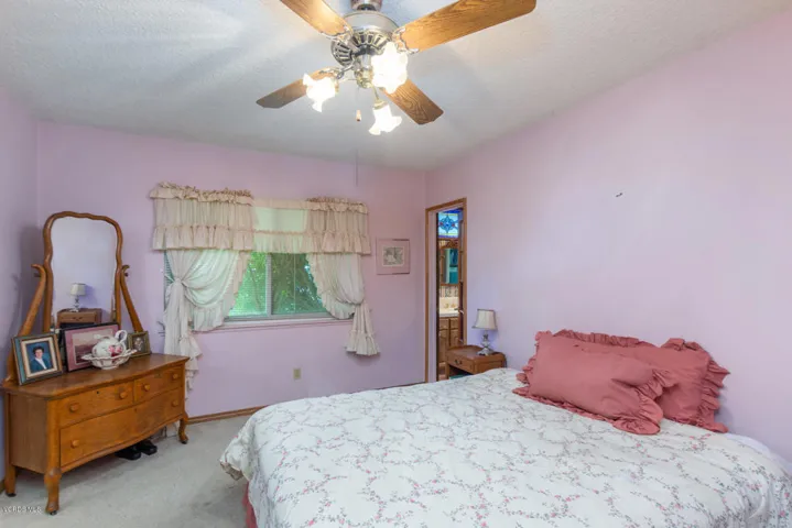23523 Canzonet St Woodland-014-026-Still