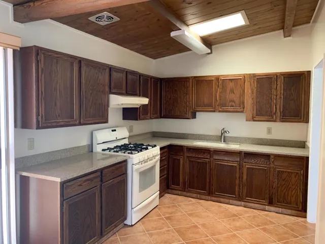 684 Meadow Drive, Salinas, California 93905