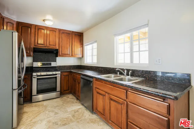 11214 Oxnard Street, North Hollywood, California 91606
