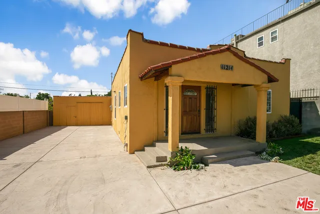 11214 Oxnard Street, North Hollywood, California 91606