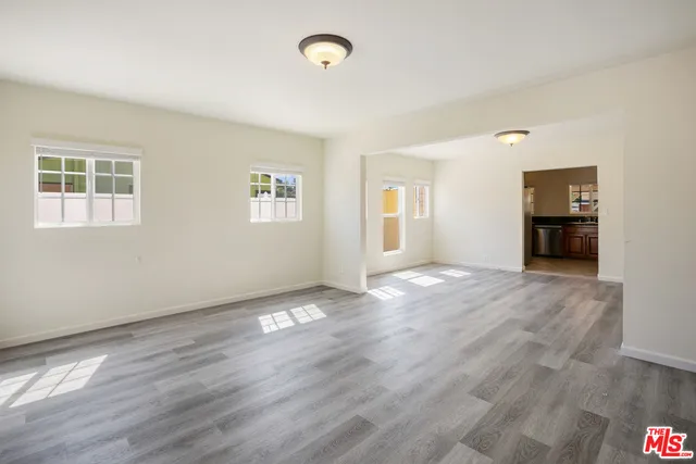 11214 Oxnard Street, North Hollywood, California 91606