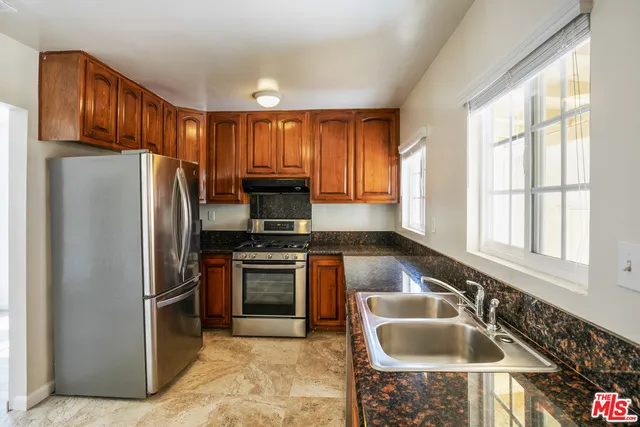 11214 Oxnard Street, North Hollywood, California 91606
