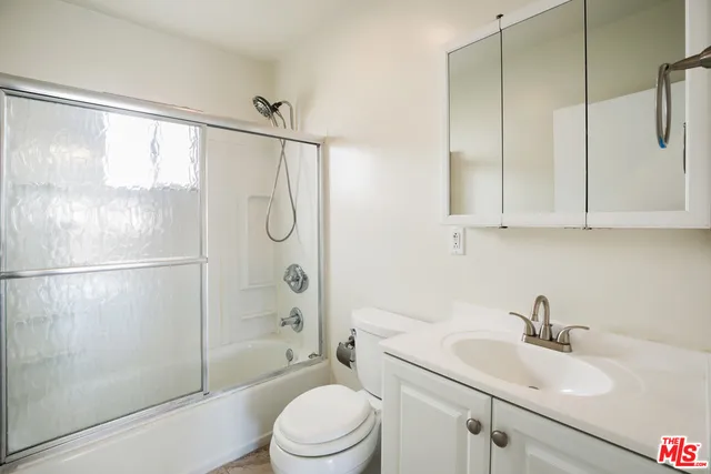 11214 Oxnard Street, North Hollywood, California 91606