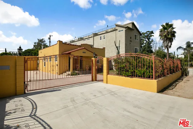 11214 Oxnard Street, North Hollywood, California 91606