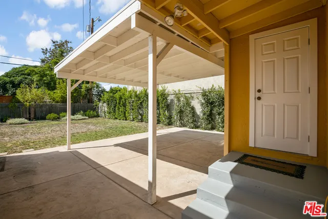 11214 Oxnard Street, North Hollywood, California 91606