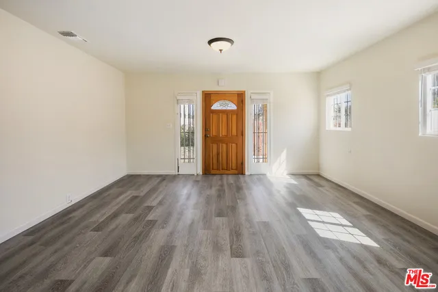 11214 Oxnard Street, North Hollywood, California 91606