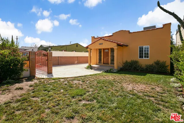 11214 Oxnard Street, North Hollywood, California 91606