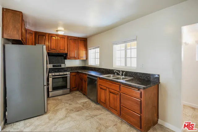11214 Oxnard Street, North Hollywood, California 91606