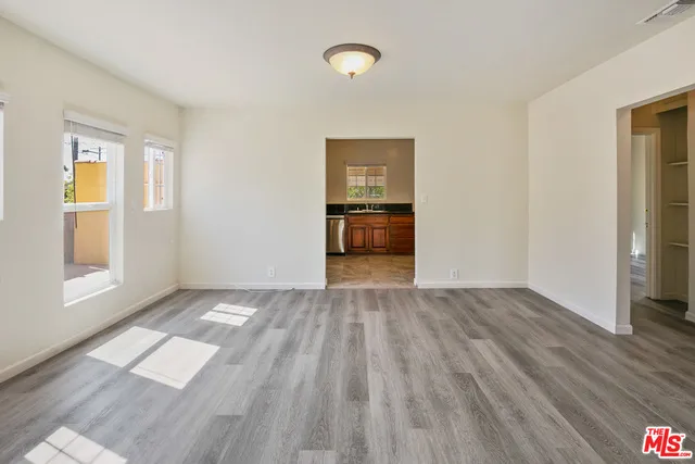 11214 Oxnard Street, North Hollywood, California 91606
