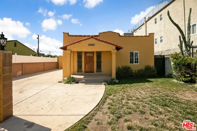 11214 Oxnard Street, North Hollywood, California 91606