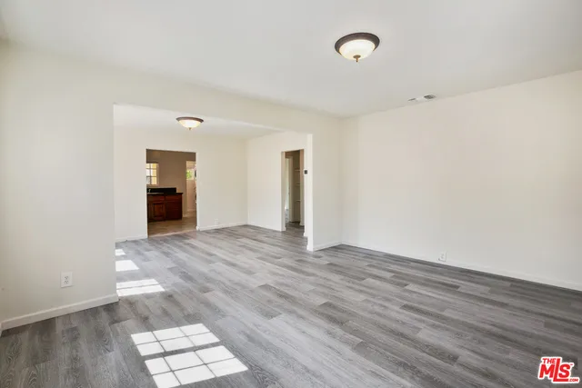 11214 Oxnard Street, North Hollywood, California 91606