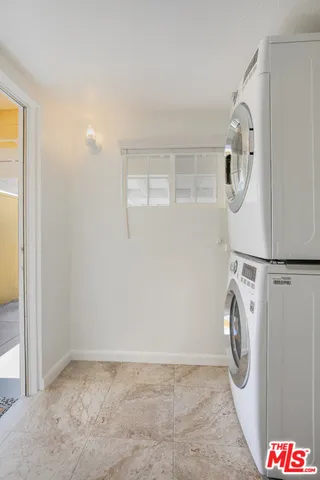 11214 Oxnard Street, North Hollywood, California 91606