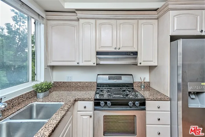 949 S Manhattan Place 304, Los Angeles, California 90019
