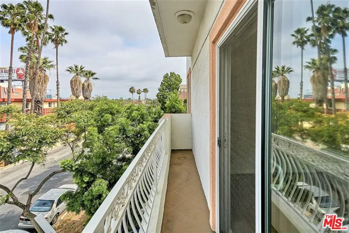 949 S Manhattan Place 304, Los Angeles, California 90019